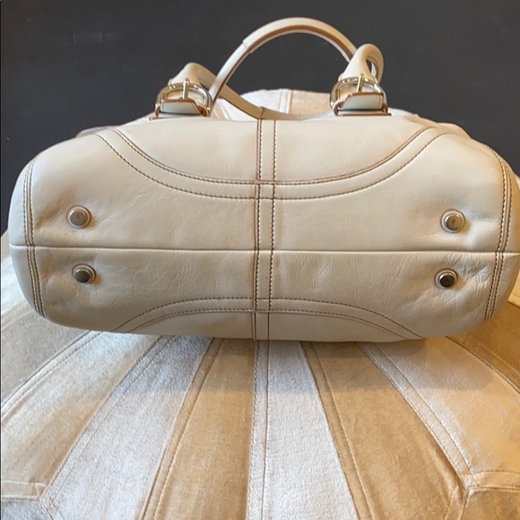 Vintage Coach Leather Handbag in cream - Picture 3 of 5